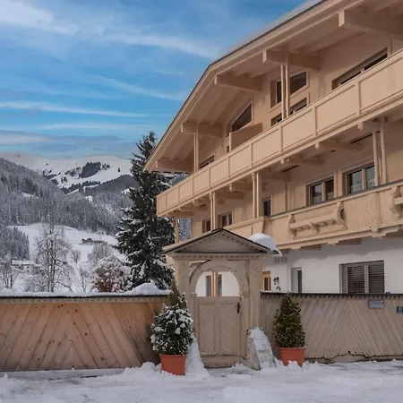 Daire Alte Bildhauerei Aurach bei Kitzbuehel