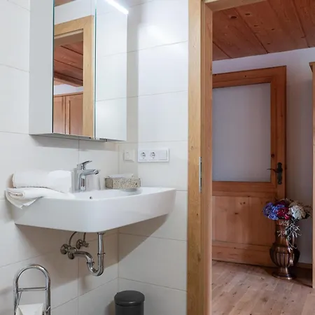 Alte Bildhauerei * Aurach bei Kitzbuehel