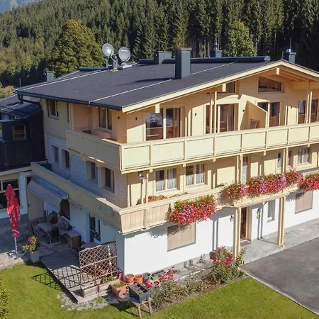 Alte Bildhauerei * Aurach bei Kitzbuehel