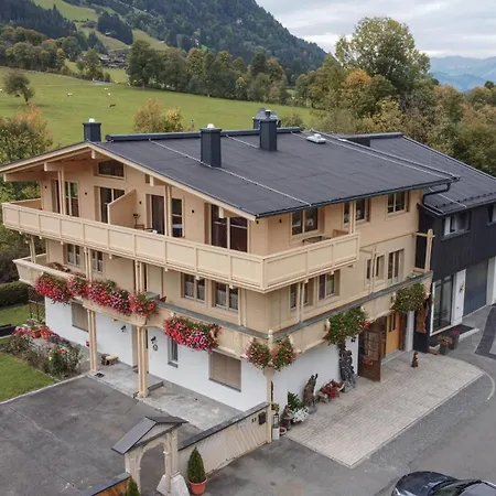 Alte Bildhauerei Apartment Aurach bei Kitzbuehel