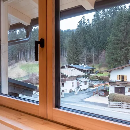 Alte Bildhauerei * Aurach bei Kitzbuehel